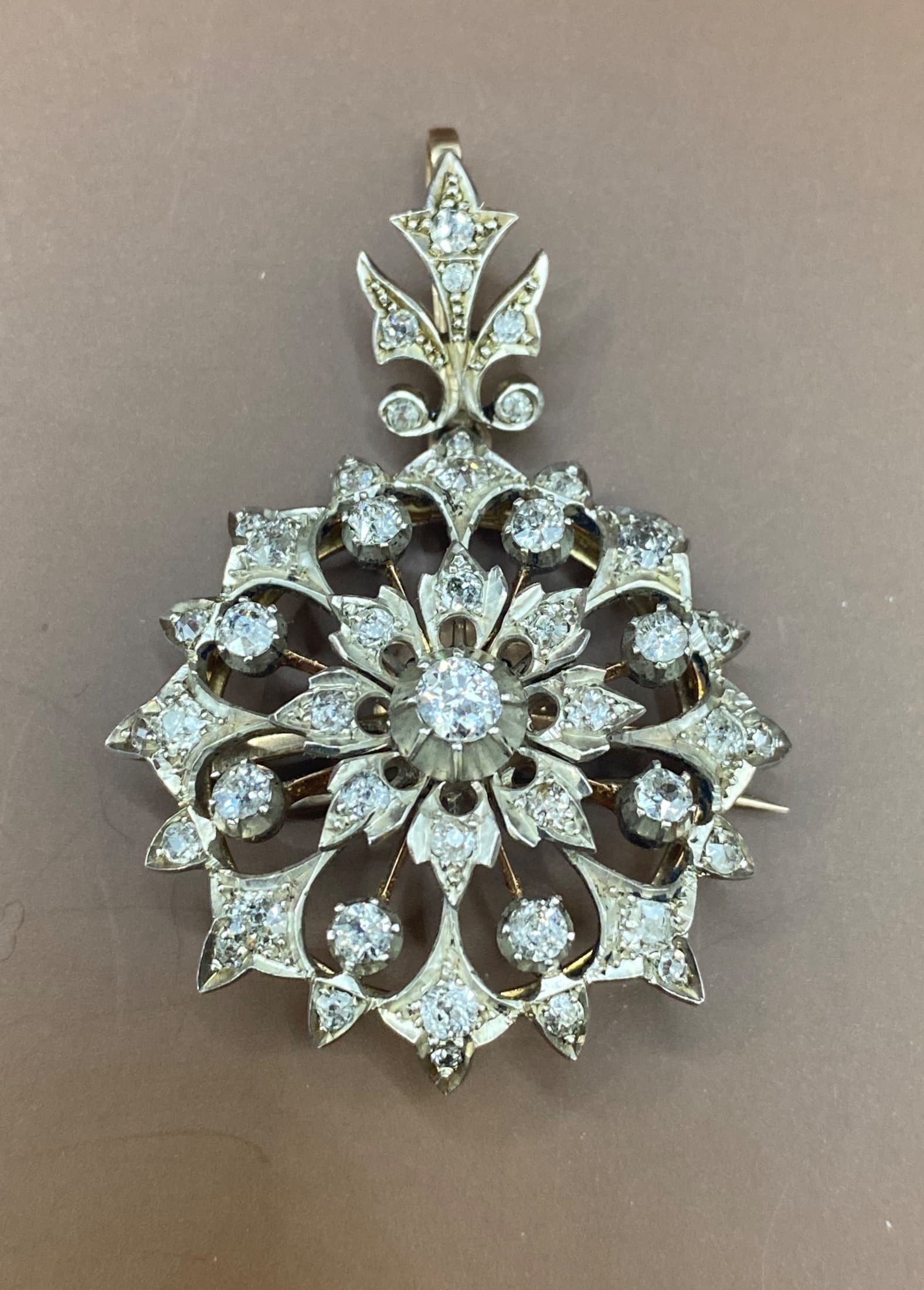 Brooch diamond gold and silver